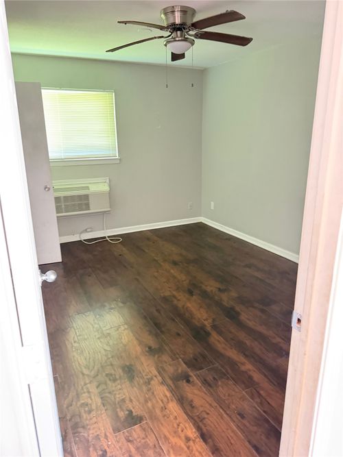 5-1505 W Lovers Ln, Arlington, TX, 76013-3732 | Card Image