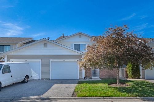 21-110 N Waterford Dr, Schaumburg, IL, 60194-3629 | Card Image