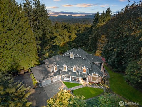 36 292nd Ave Ne, Fall City, WA, 98024-7422 | Card Image