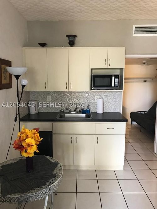 2233-26 Diplomat Pkwy, Hallandale Beach, FL, 33009-3721 | Card Image