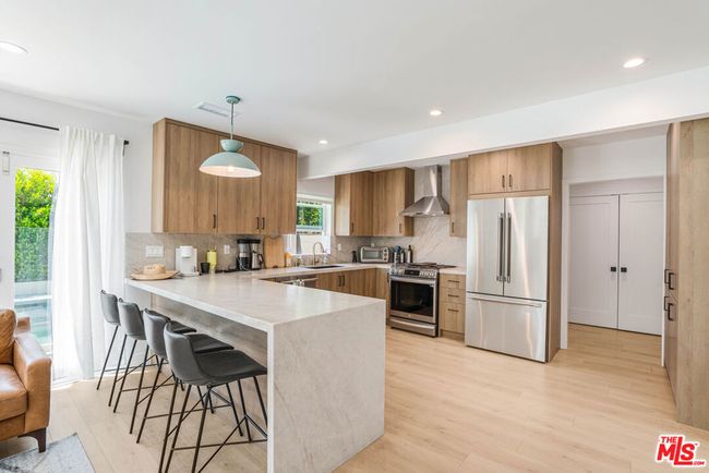 5737 Allott Ave, House other with 6 bedrooms, 6 bathrooms and 2 parking in Sherman Oaks CA | Image 33