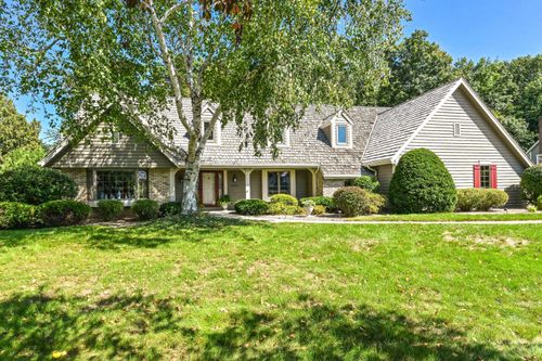 20740 Bartlett Ct, Brookfield, WI, 53045-1747 | Card Image