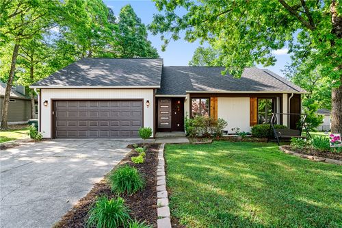 8 Hillcrest Dr, Holiday Island, AR, 72631-5211 | Card Image