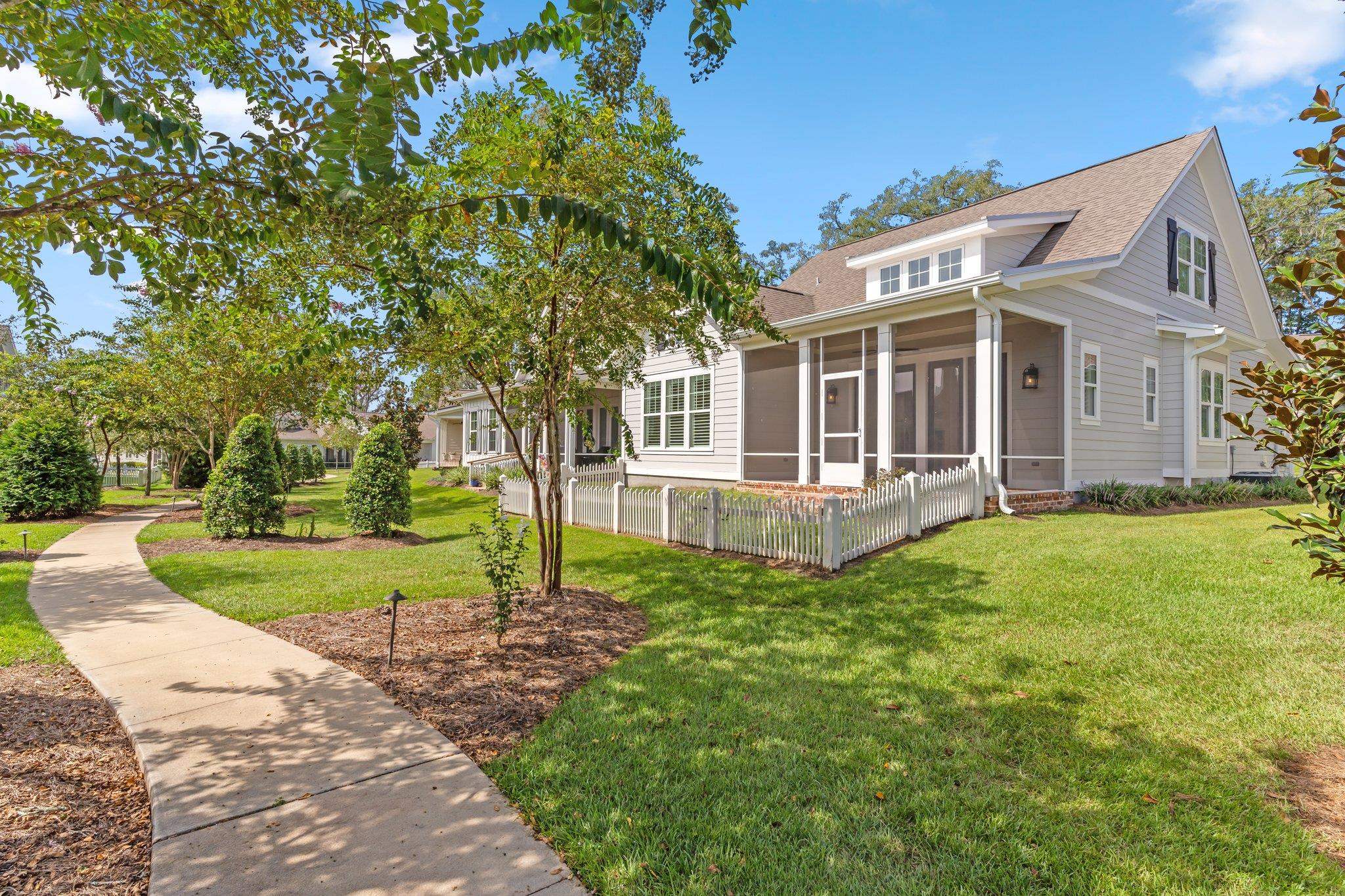 Tea Blossom Pl, Tallahassee, FL 32317