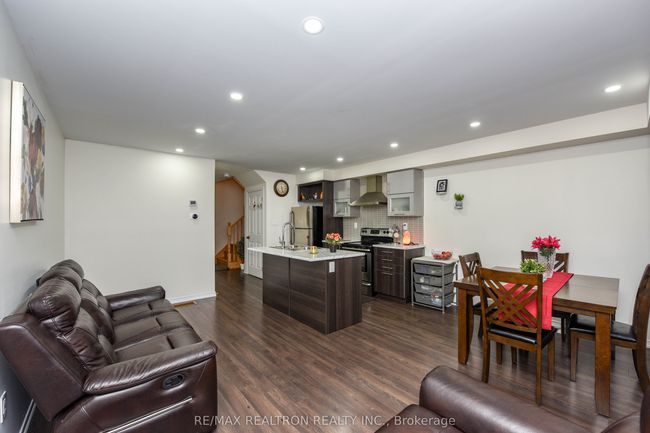 490 Queen Mary Dr, House attached with 3 bedrooms, 3 bathrooms and 1 parking in Brampton ON | Image 6