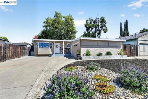 982 Ventura Ave, Livermore, CA, 94551-8111 | Card Image
