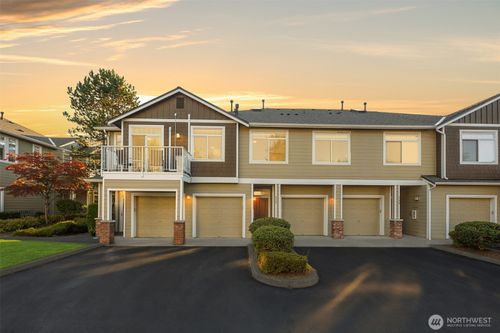 535 241st Ln Se, Sammamish, WA, 98074-3681 | Card Image