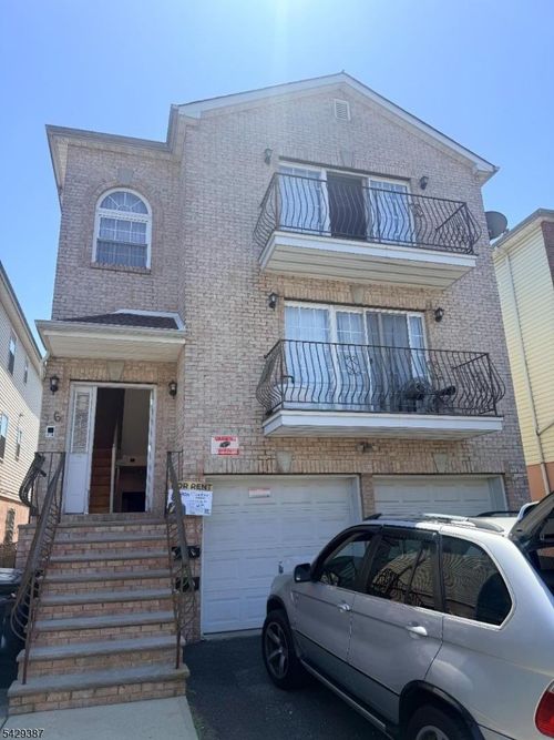 25 Lisa Ct, Newark, NJ, 07112-2995 | Card Image