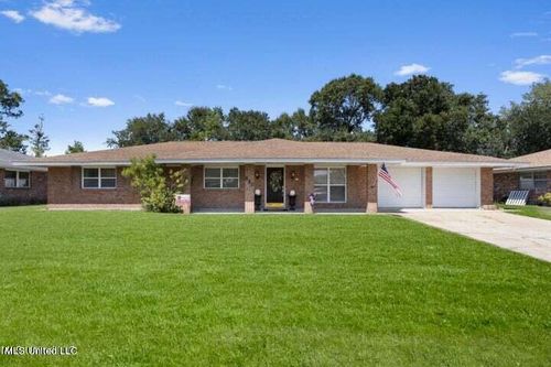 550 Mockingbird Dr, Long Beach, MS, 39560-3100 | Card Image