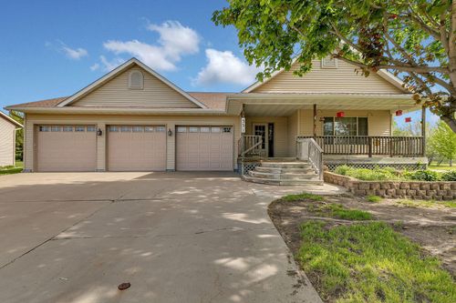 331 Country Side Ln, Albany, MN, 56307-8305 | Card Image