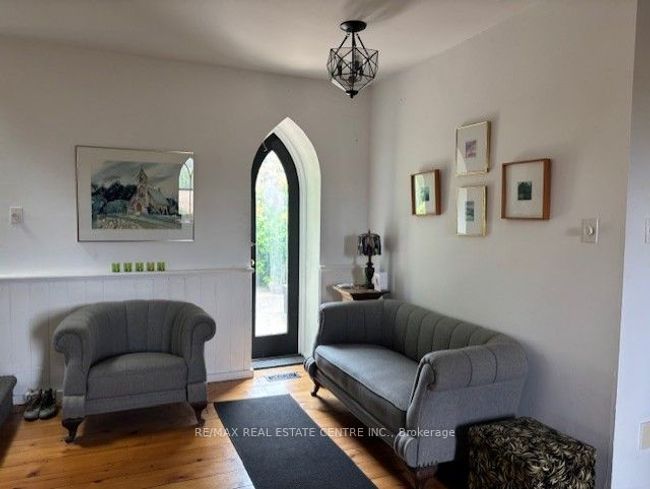 286399 10 Sideroad, House other with 4 bedrooms, 2 bathrooms and 4 parking in Mono ON | Image 9