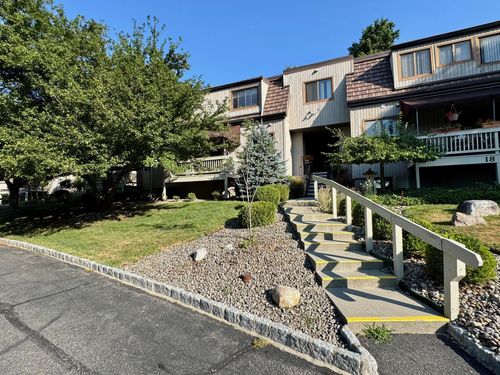 34 Sycamore Dr, Middletown, NY, 10940-5457 | Card Image