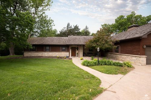 1001 Sycamore Ln, Manhattan, KS, 66502-2711 | Card Image