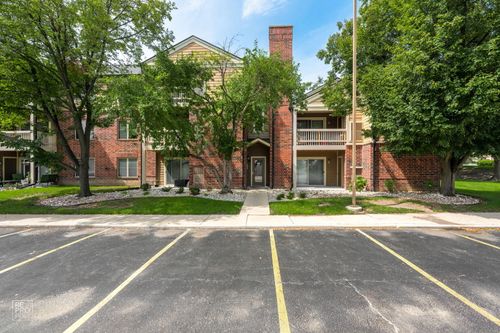 208-104 Glengarry Dr, Bloomingdale, IL, 60108-2352 | Card Image