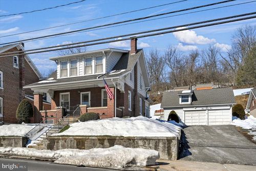 335 Main St, LEESPORT, PA, 19533-8879 | Card Image