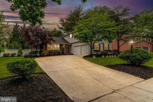 520 Perry Dr, MOUNT LAUREL, NJ, 08054-3232 | Card Image