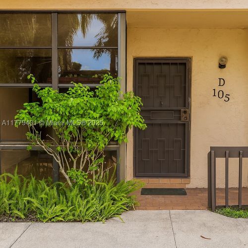 105d-800 Ne 199th St, Miami, FL, 33179-3013 | Card Image