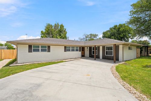 108 E San Benito Dr, Robinson, TX, 76706-4821 | Card Image