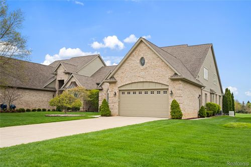 945 Saint James Park Ave, Monroe, MI, 48161-9060 | Card Image