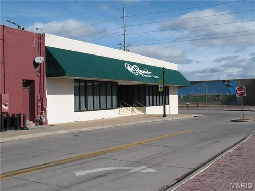 18 N Main St, Cape Girardeau, MO, 63701-7307 | Card Image