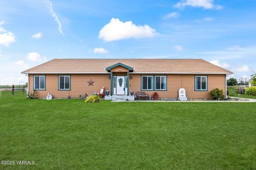 1880 Dilley Rd, Tieton, WA, 98947-9677 | Card Image