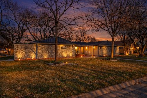 1301 Mildred Ln, Benbrook, TX, 76126-3325 | Card Image