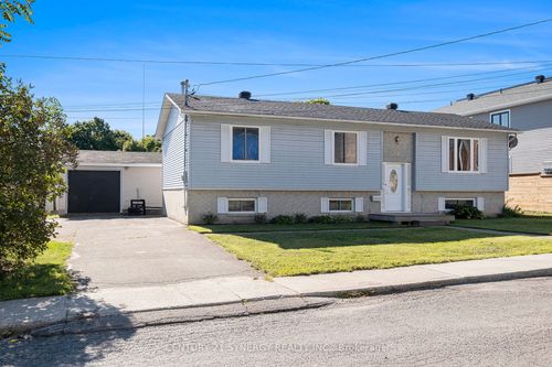 24 Elm St E, Smiths Falls, ON, K7A3S8 | Card Image