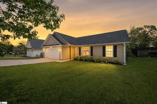4 Richmond Drive, Greenville, SC, 29617 | Card Image