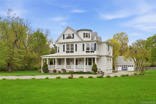 89 Duck Pond Rd, Glen Cove, NY, 11542-3112 | Card Image