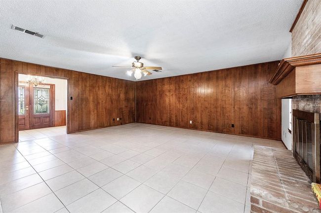 49 Robin Dr, House other with 3 bedrooms, 2 bathrooms and 2 parking in Alvin TX | Image 11