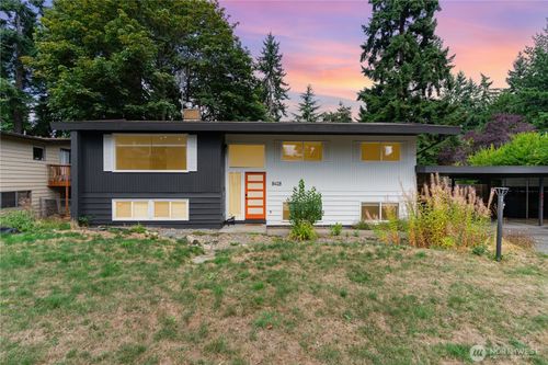 8428 Ne 132nd Pl, Kirkland, WA, 98034-1726 | Card Image