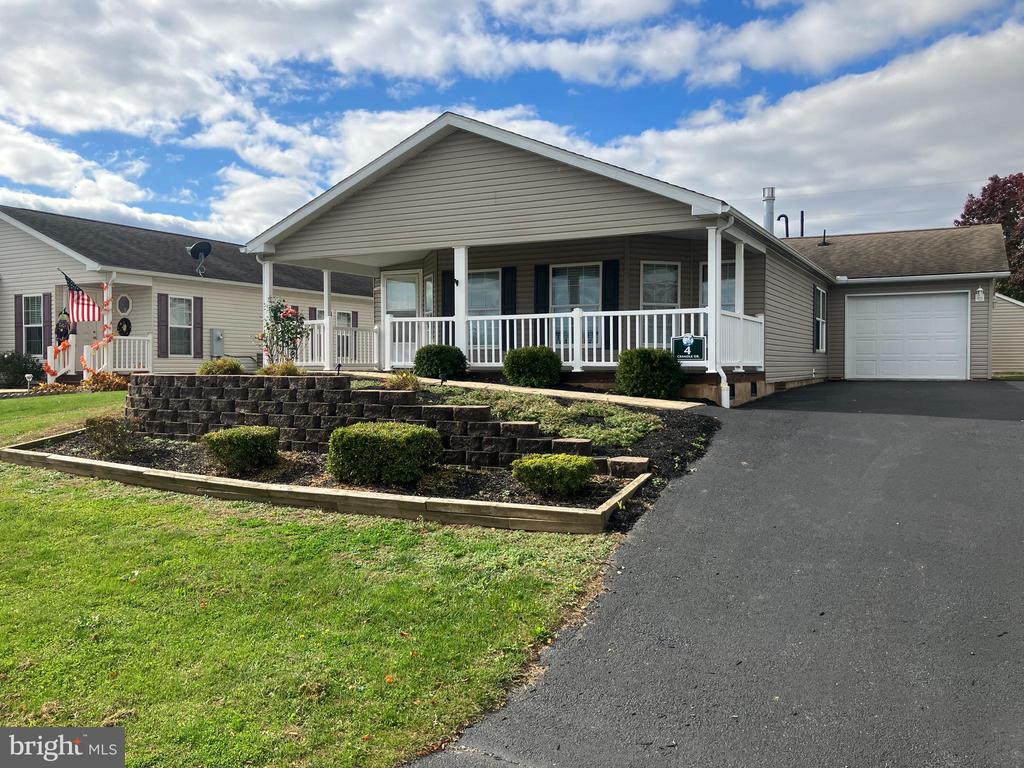 Crandle Dr, Carlisle, PA 17015