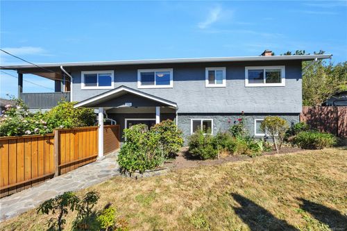 3236 Cedar Hill Rd, Saanich, BC, V8P3Y3 | Card Image