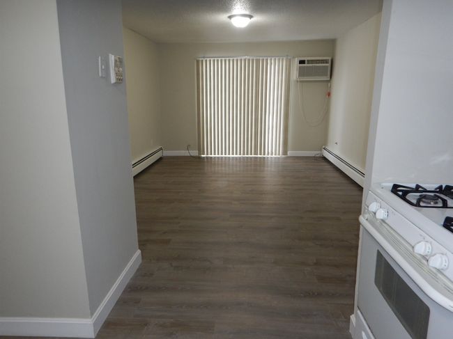 310 - 126 Mammoth Rd, Condo with 2 bedrooms, 1 bathrooms and null parking in Hooksett NH | Image 4