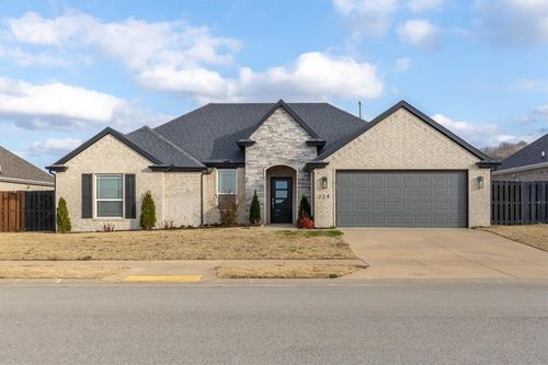 224 S Benchmark Ln, Fayetteville, AR, 72704-4051 | Card Image
