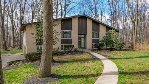 447 Spring Grove Dr, Tallmadge, OH, 44278-1339 | Card Image