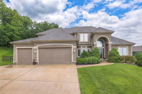 5706 Ne Sapphire Pl, Lee's Summit, MO, 64064-1177 | Card Image
