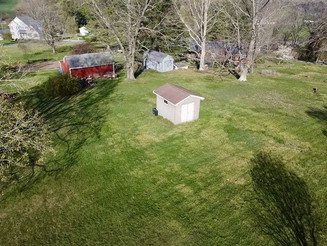 186 Summit Dr, Home with 3 bedrooms, 2 bathrooms and null parking in Peterstown WV | Image 11