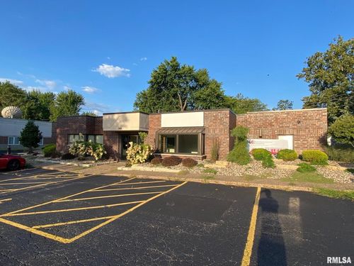 a-2121 1st St, Coal Valley, IL, 61240-9623 | Card Image