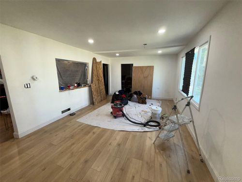 17537 Keeler St, Detroit, MI, 48227-1516 | Card Image