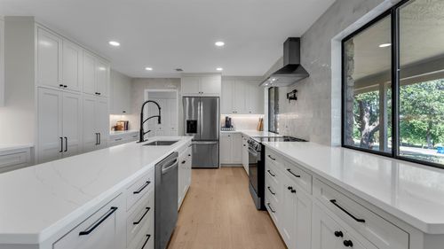 113 W Bluebonnet Rd, Horseshoe Bay, TX, 78657-5919 | Card Image