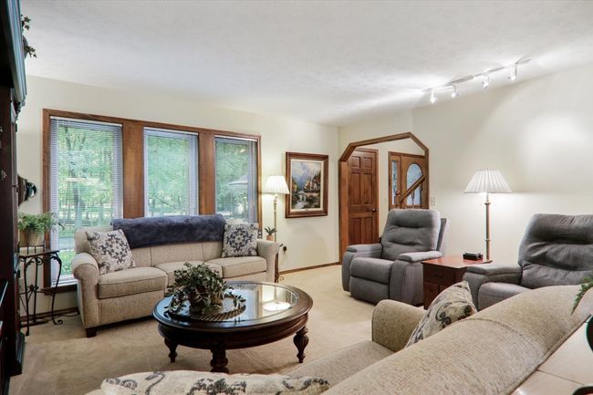 21 Bent Tree Ln, House other with 3 bedrooms, 3 bathrooms and null parking in Towanda IL | Image 18