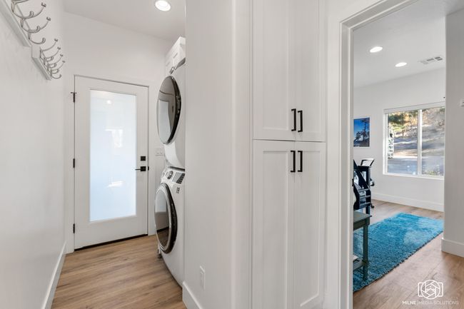 Entrance from Covered Parking/Laundry | Image 21