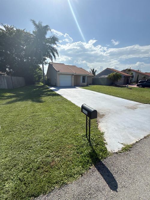 9689 63rd Trl S, Boynton Beach, FL, 33437-2811 | Card Image