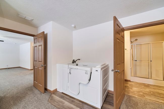 Walk-in tub in primary bedroom | Image 24