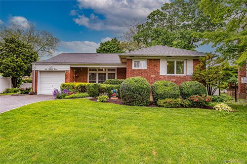 689 Bruce Dr, East Meadow, NY, 11554-5142 | Card Image