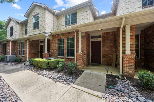 2741 Olympic Park Dr, Grand Prairie, TX, 75050-1321 | Card Image