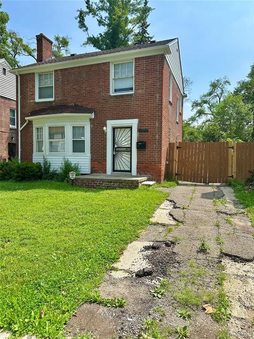 18500 Lindsay St, Detroit, MI, 48235-3079 | Card Image