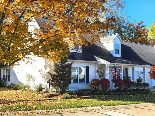 458 Scarborough Ln, Painesville, OH, 44077-1389 | Card Image