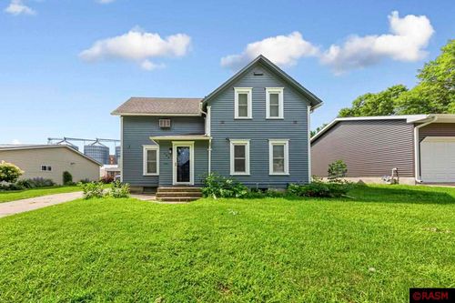 305 Elm St Ne, Sleepy Eye, MN, 56085-1529 | Card Image
